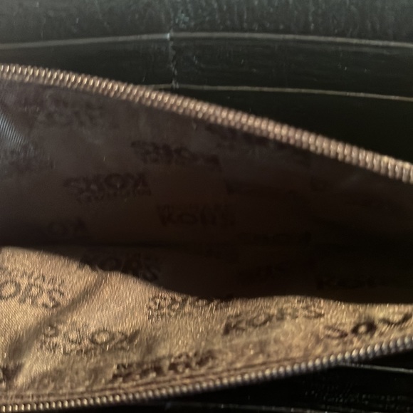 Michael Kors Wallet Black Leather & Gold Metal - Picture 9 of 11